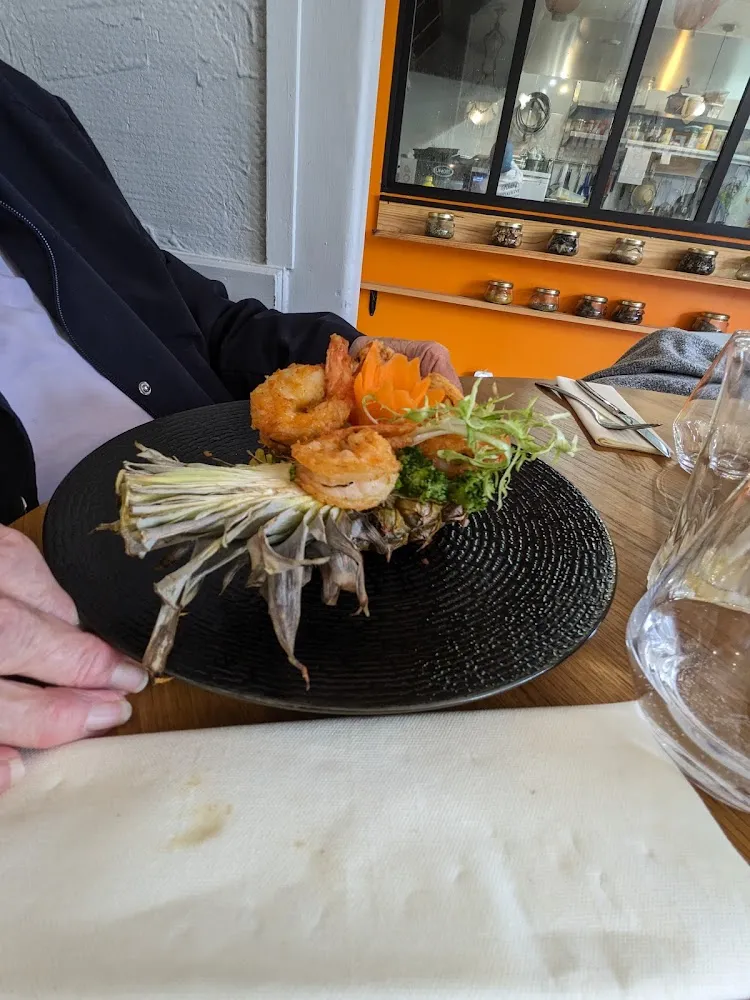 Riz Sauté Aux Crevettes Et À L'ananas